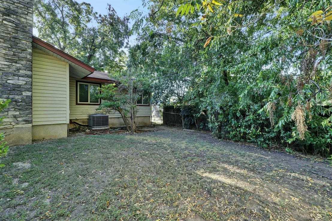 Photo of 6918 Vassar DR