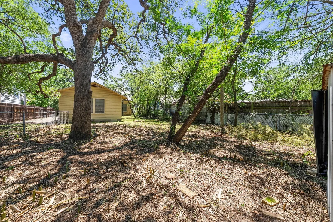 Photo of 3108 Robinson Ave