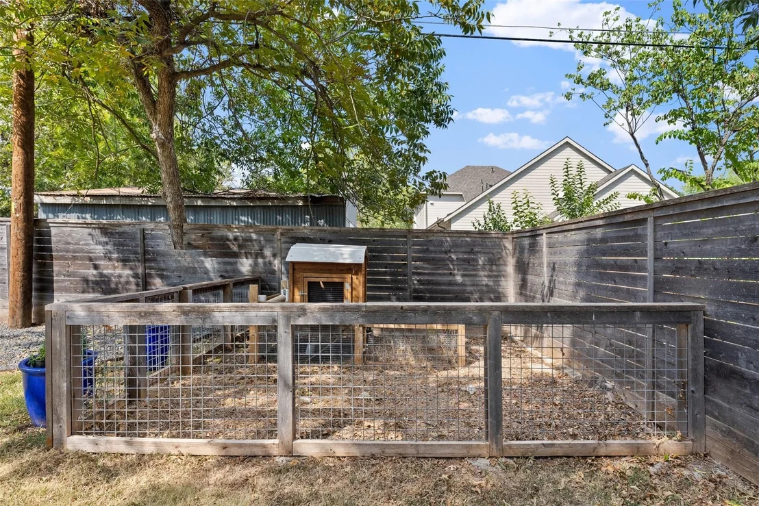 Photo of 2700 Addison Ave