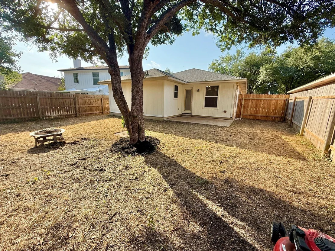 Photo of 809 Luke LN