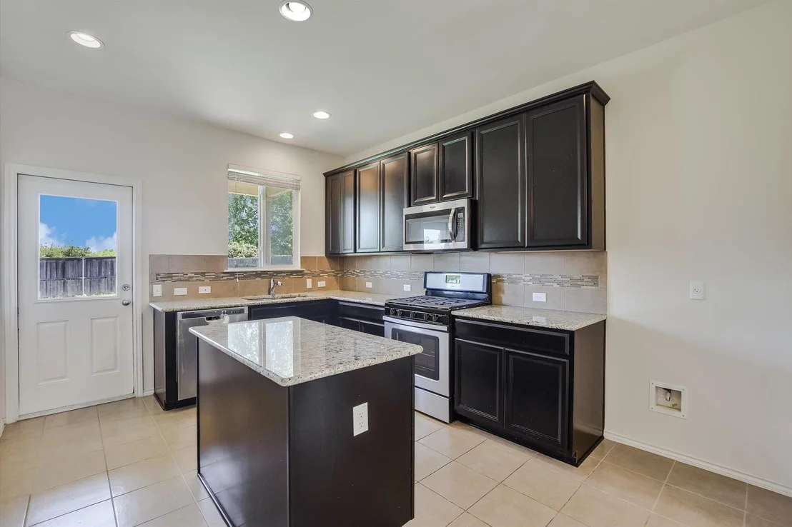 Photo of 136 Stella Gold ST