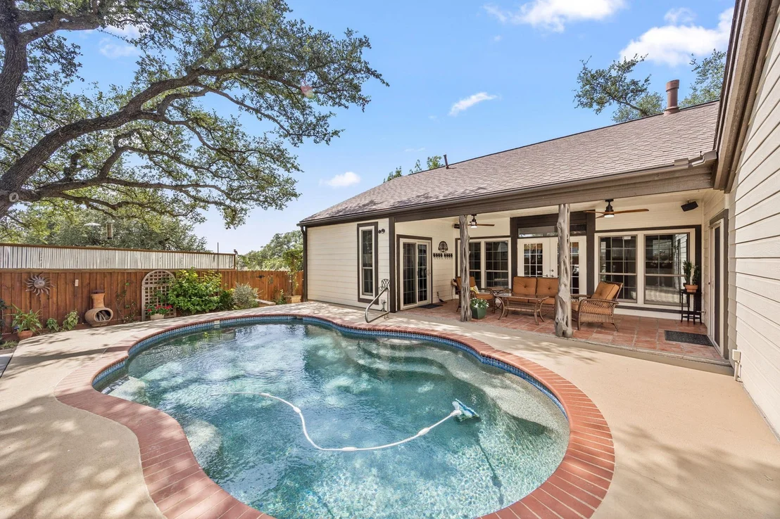 Photo of 301 Riverview DR
