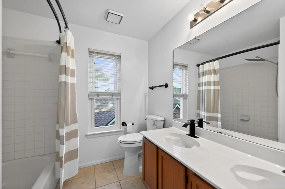 Photo of 1118 Oaklands DR