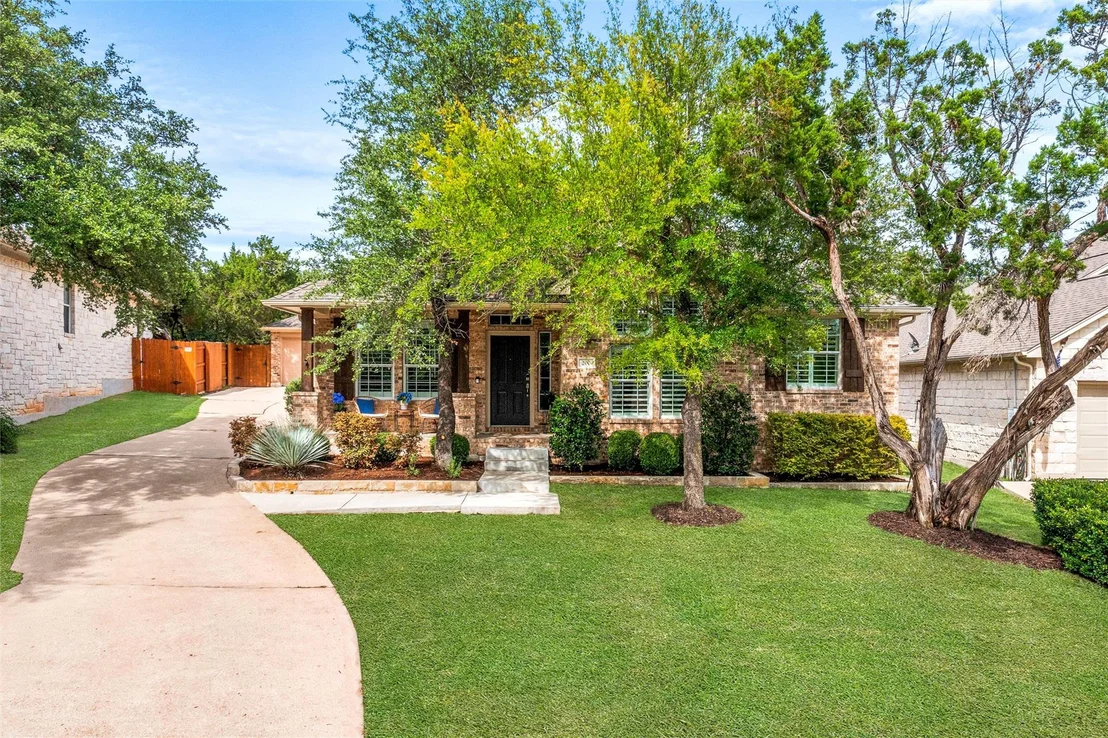 Photo of 200 Lexington DR