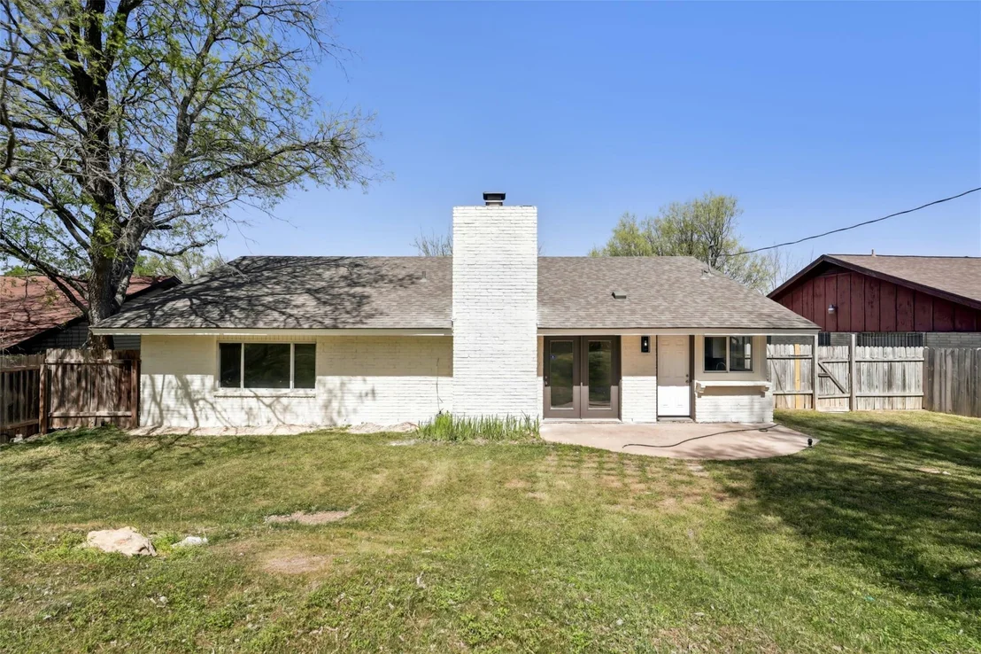 Photo of 3105 Lakeside DR