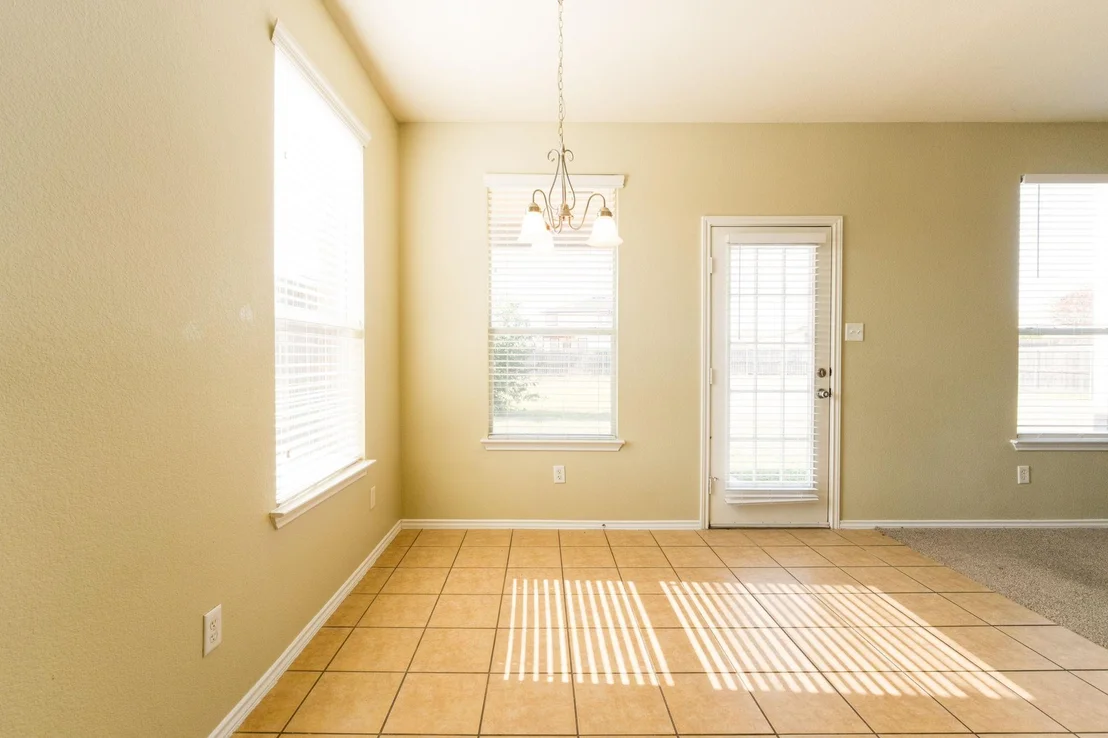 Photo of 2001 Isabelle DR