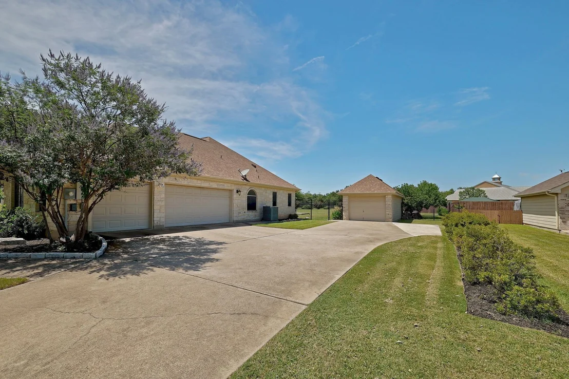 Photo of 101 Lakeview LN