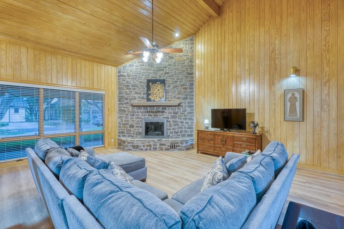 Photo of 402 Meadowlakes DR