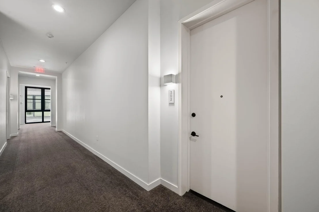 Photo of Unit 302 at 800 Embassy DR