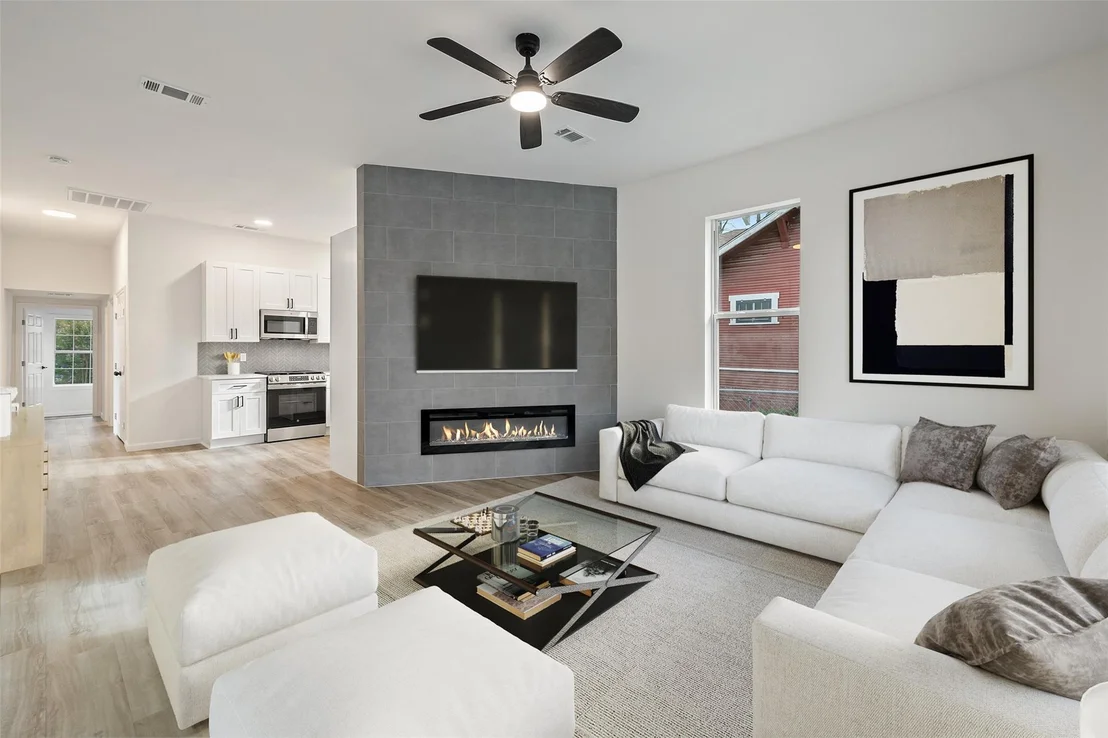 Photo of 707 W 7th ST