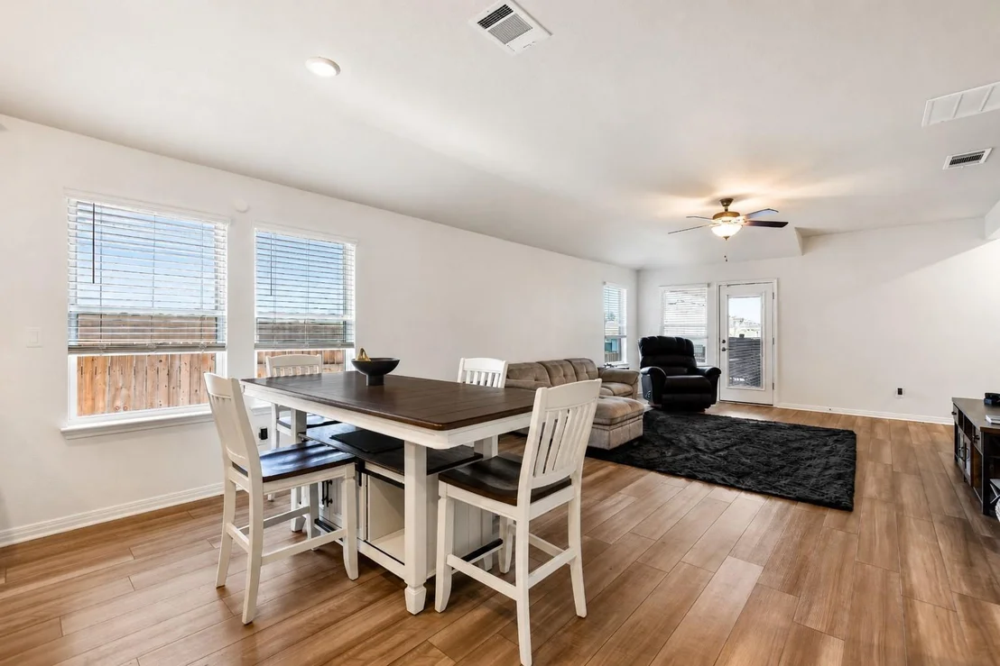 Photo of 1100 View DR