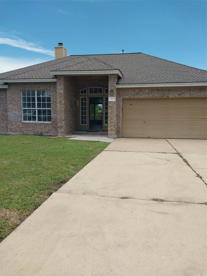 Photo of 301 THUNDERBAY DR