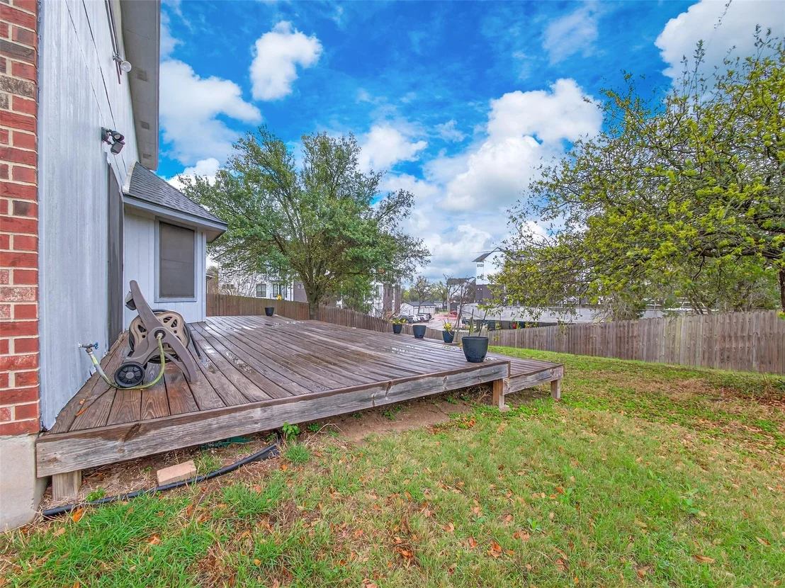 Photo of 15300 Iola CV