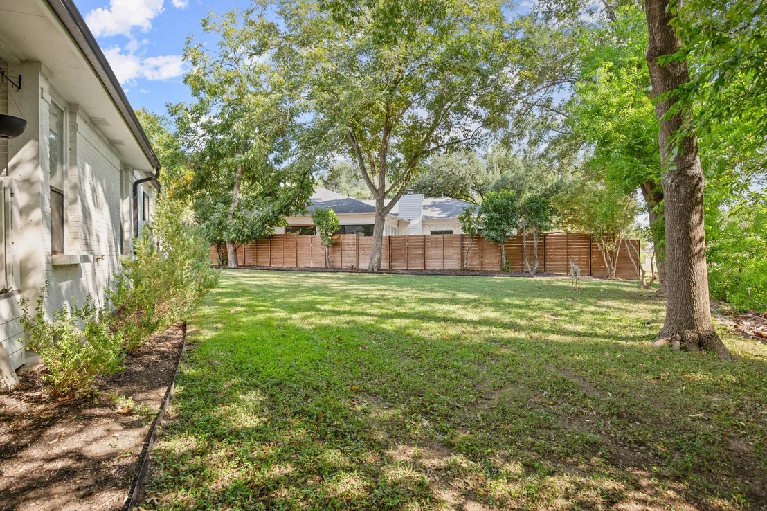 Photo of 2101 HAZELTINE LN