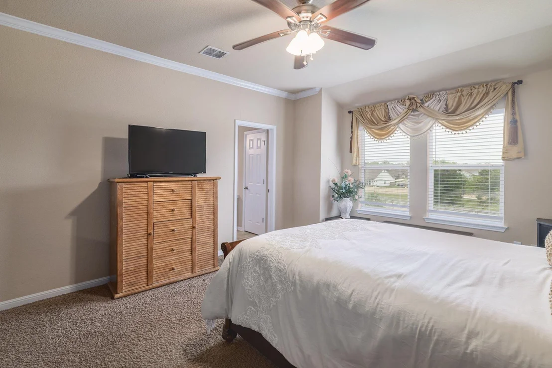 Photo of 588 Bottle Brush DR