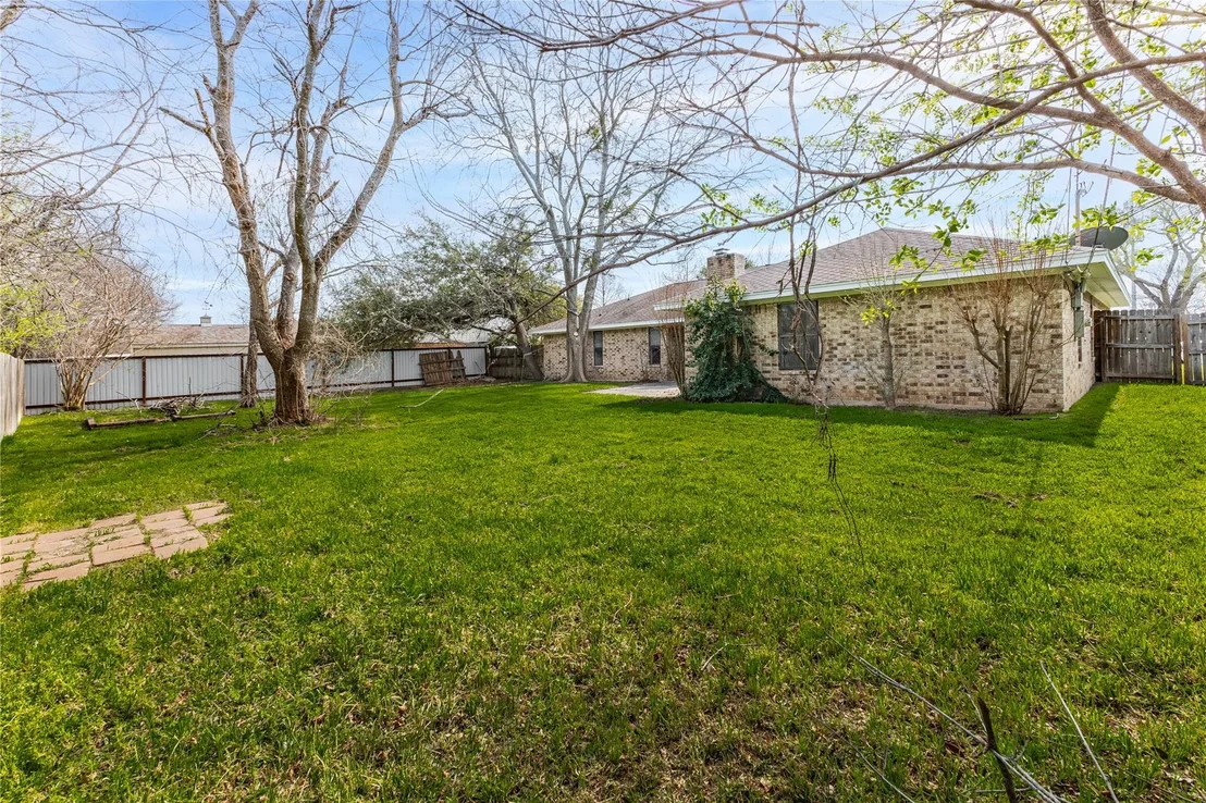 Photo of 205 Redwood Dr CIR