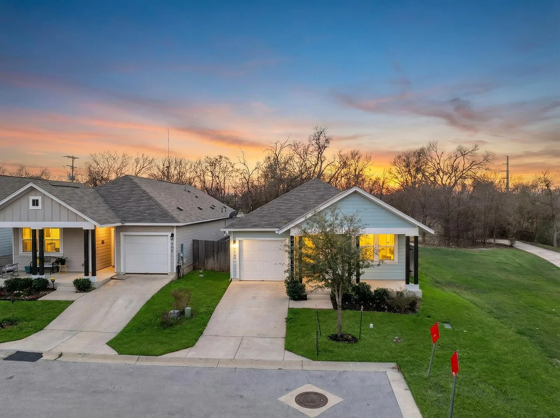 Photo of 313 Michaelis DR