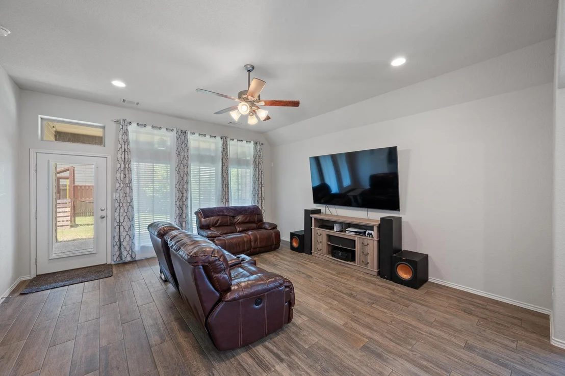 Photo of 204 Lacey Oak LOOP