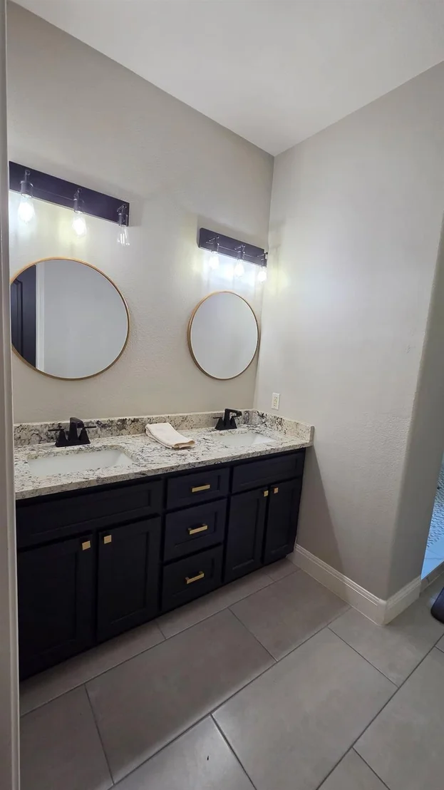 Photo of 125 Rose Mayer LOOP