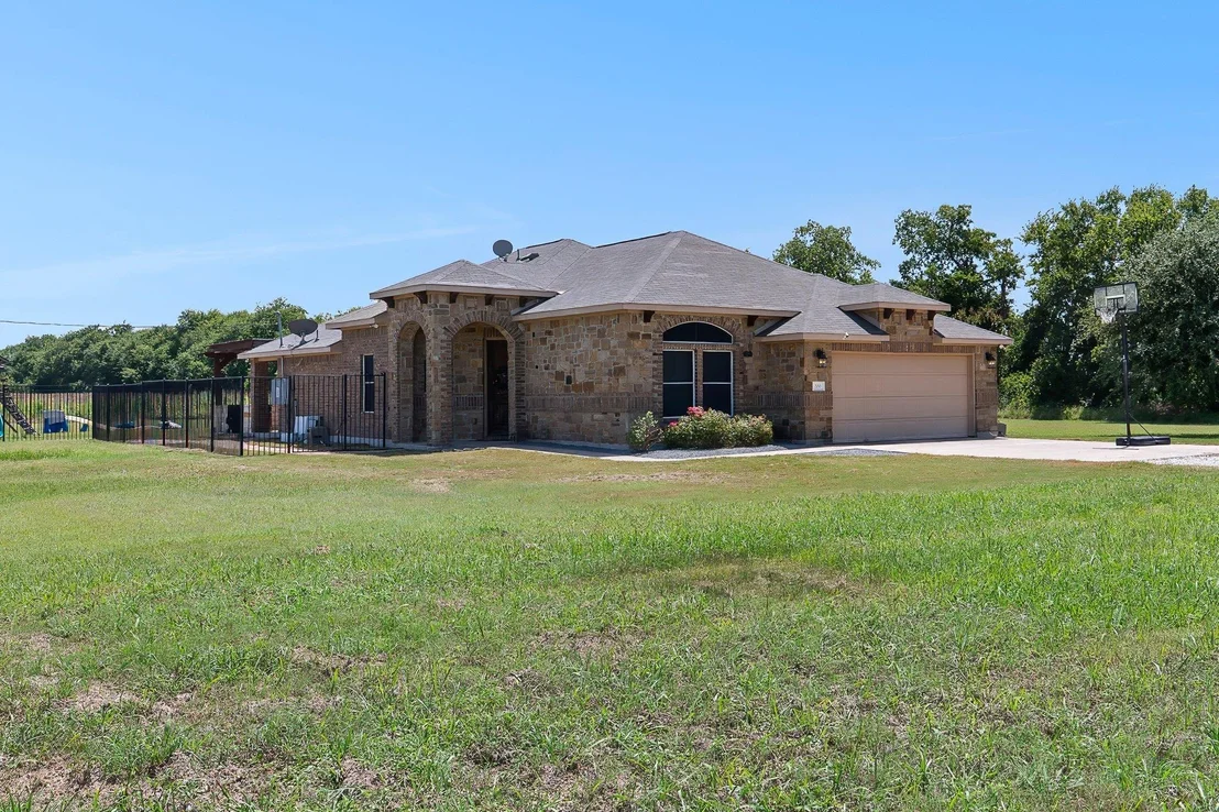 Photo of 200 County Road 453 RD