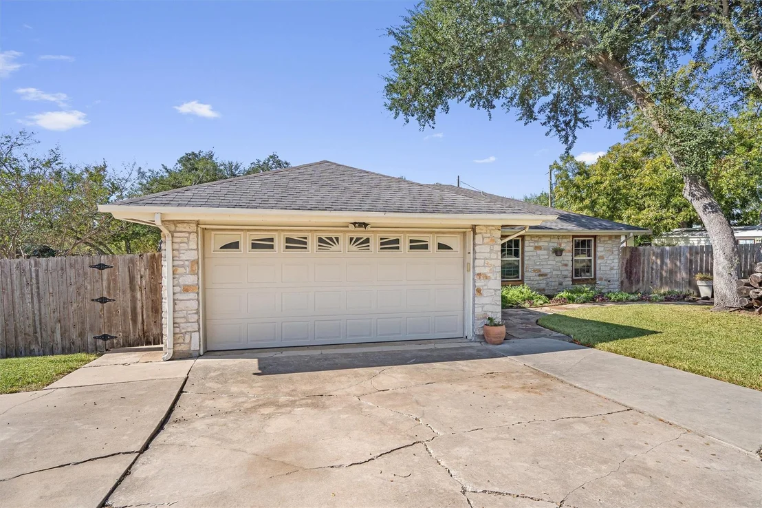 Photo of 2201 Carolyn DR