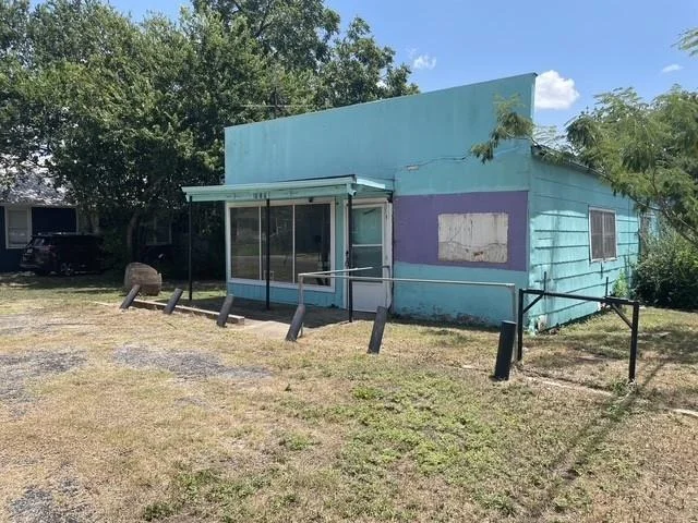 Photo of 919 W 4th ST