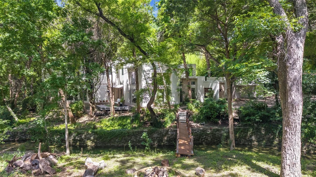Photo of 3001 White Oak DR