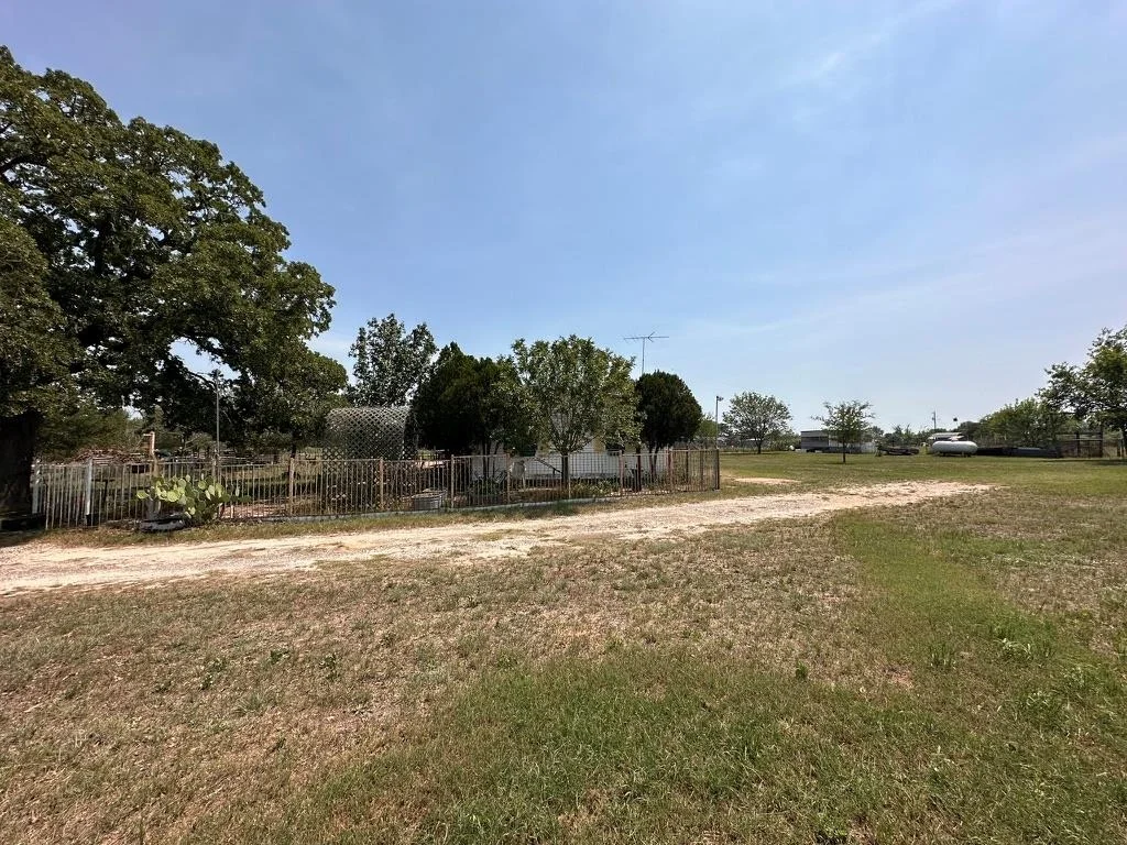 Photo of 124 Three Oaks LN