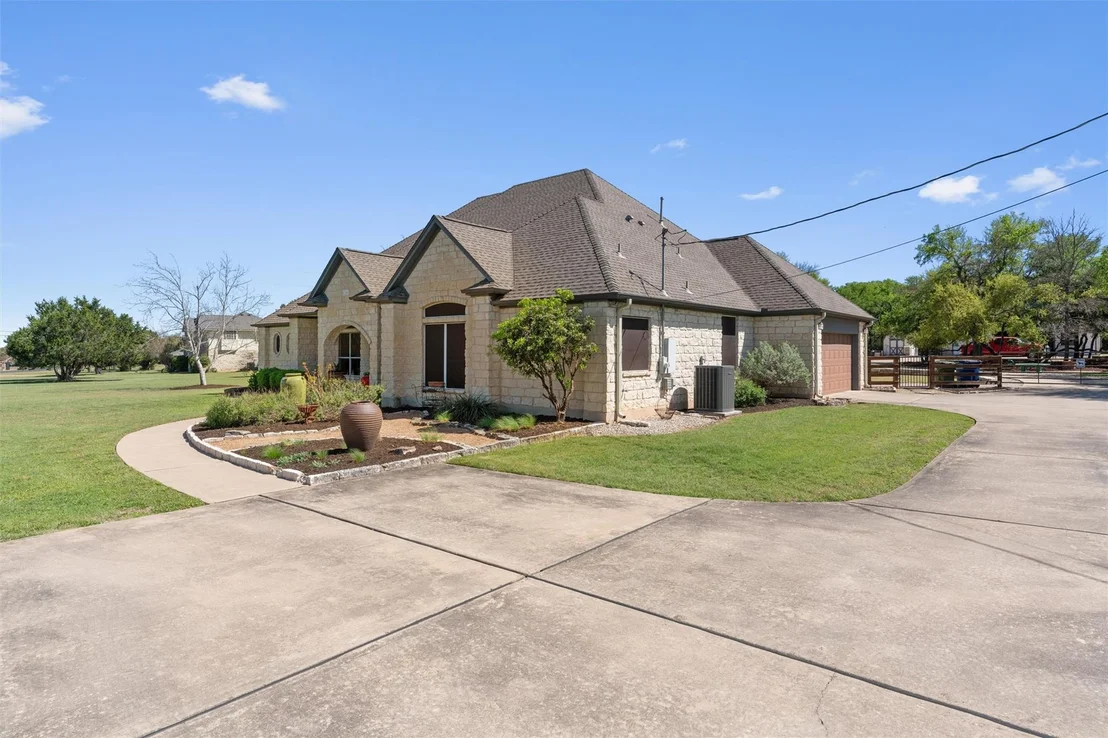 Photo of 200 Four T Ranch RD