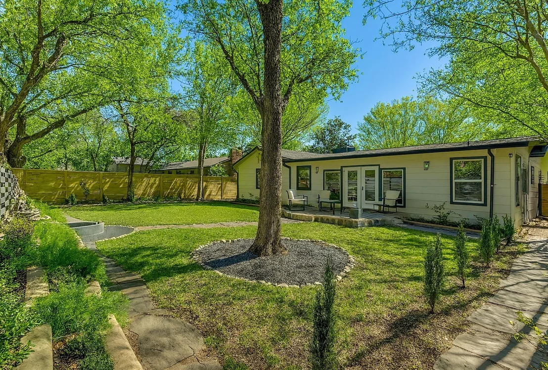 Photo of 7002 Whispering Oaks DR