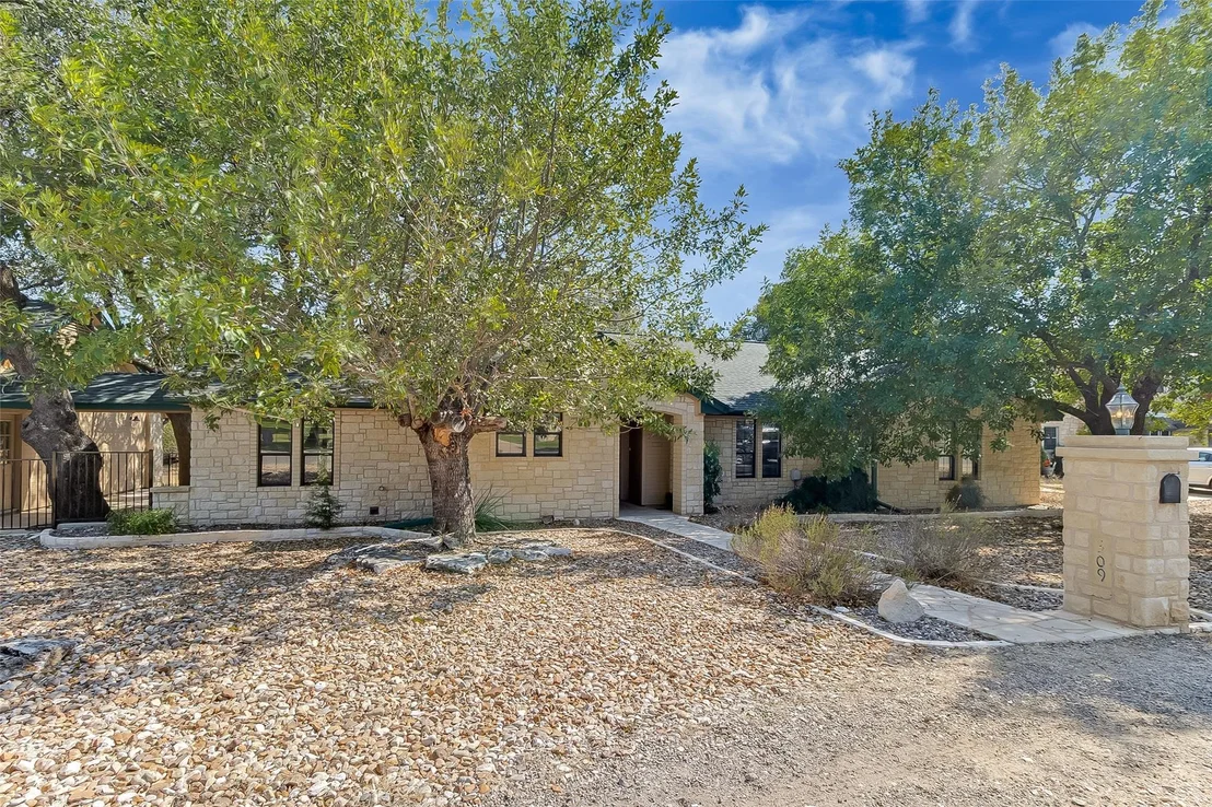 Photo of 309 Delaware Springs BLVD