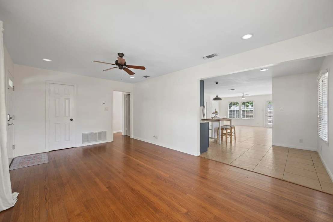 Photo of 5010 W Frances PL