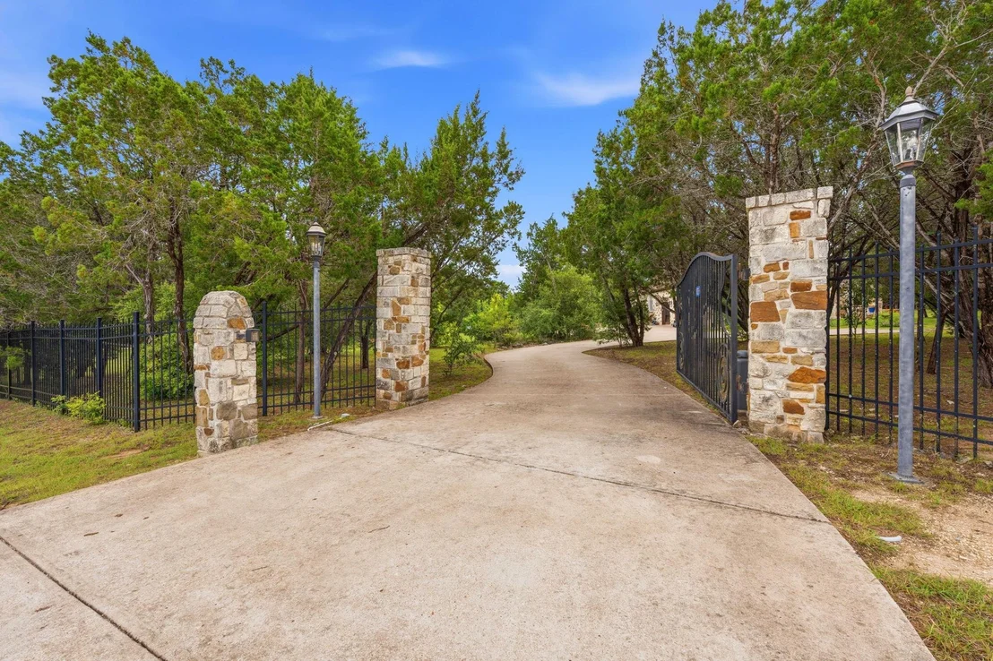 Photo of 8121 Bluff TRL