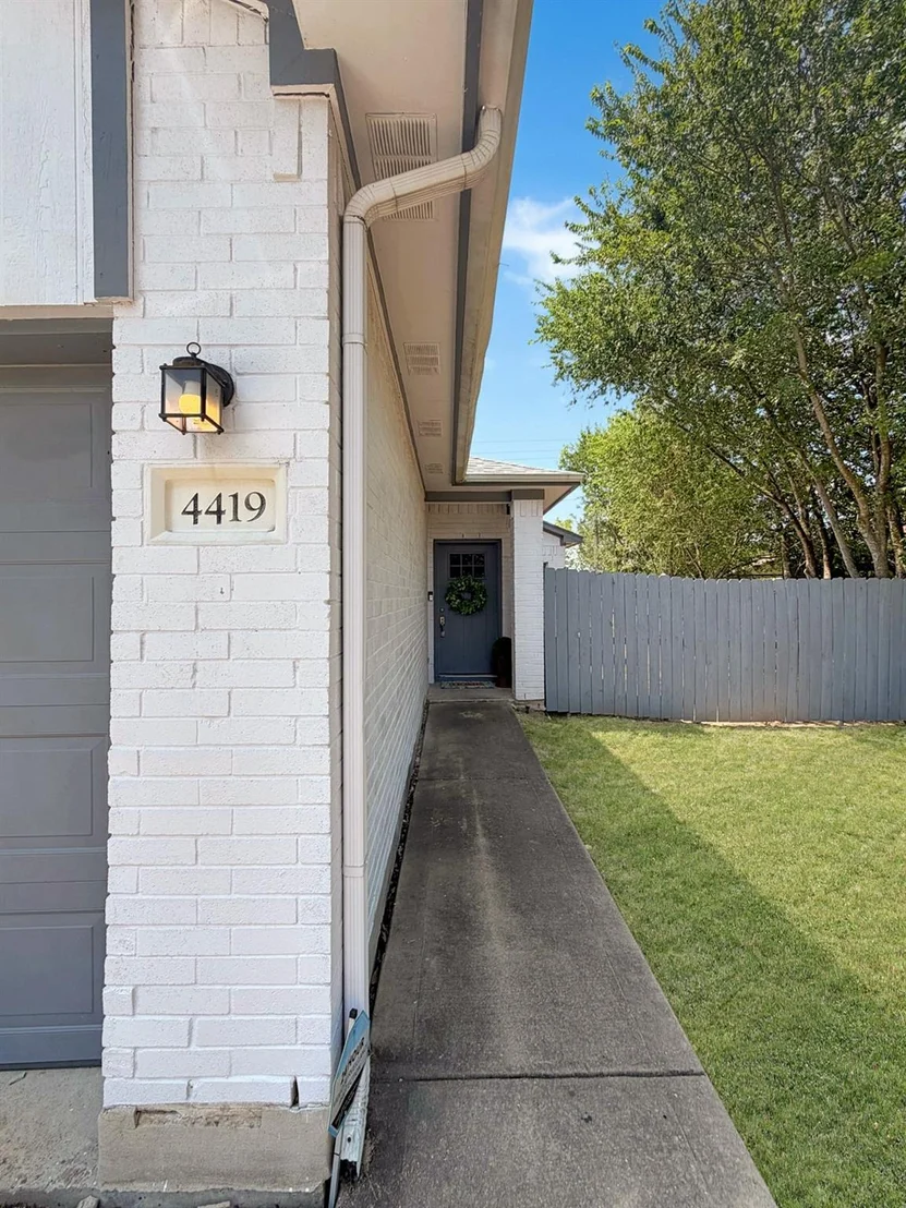 Photo of 4419 QUICKSILVER BLVD
