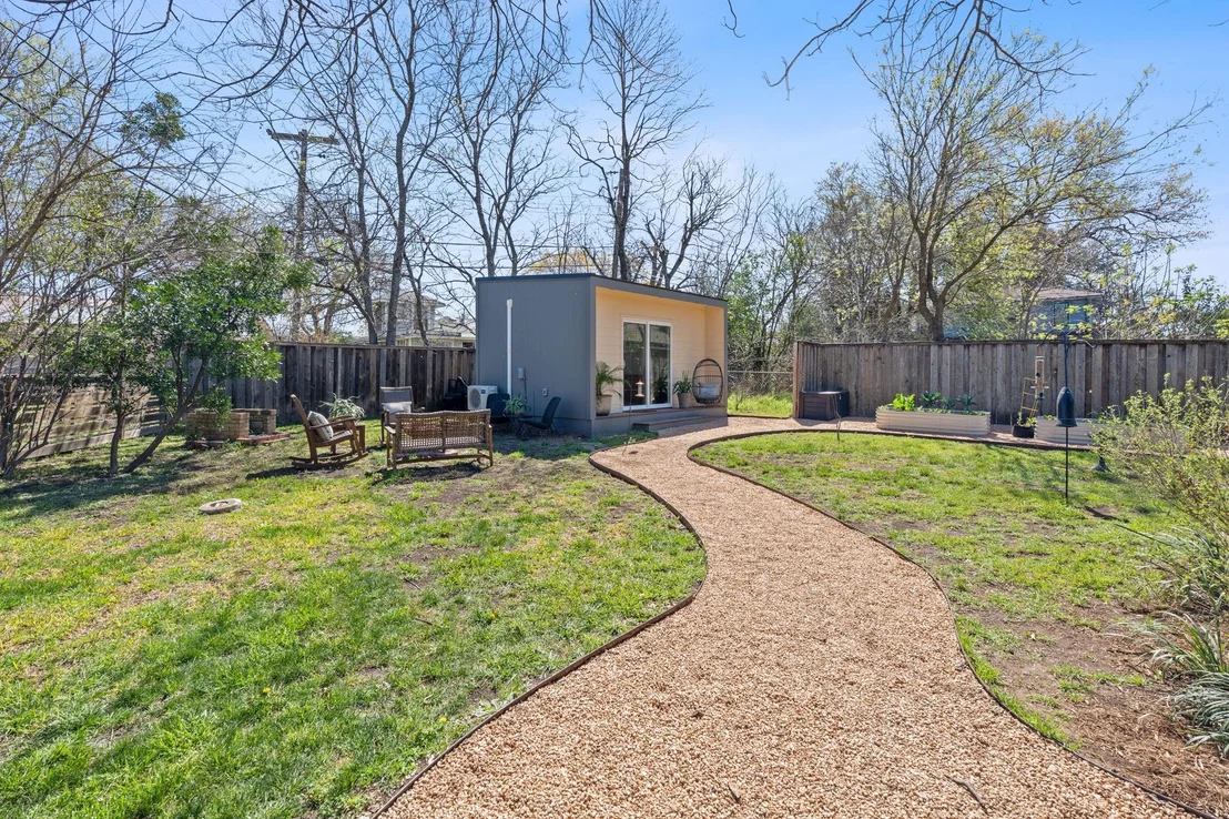 Photo of 5807 Link Ave