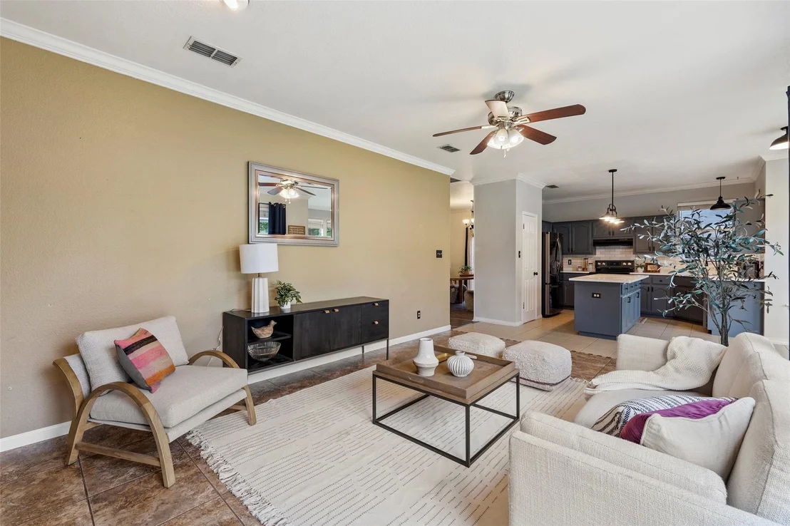 Photo of 900 Laurel CV