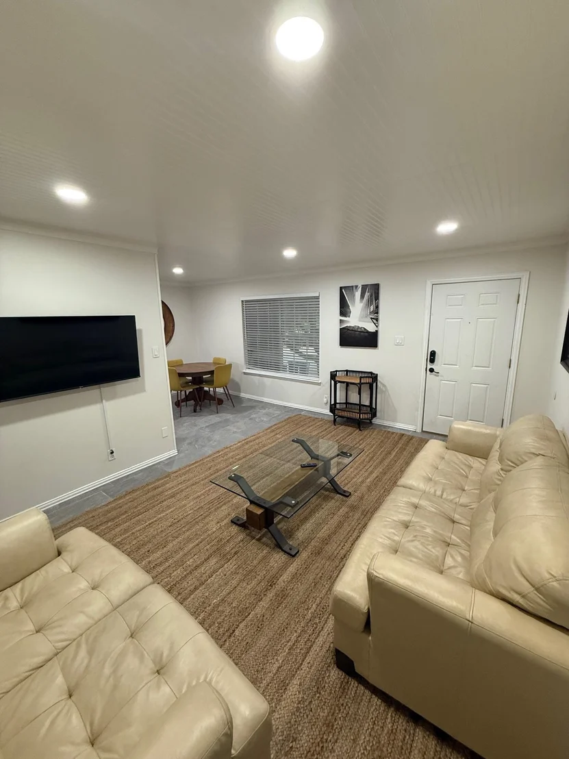 Photo of Unit D at 3417 Willowrun DR