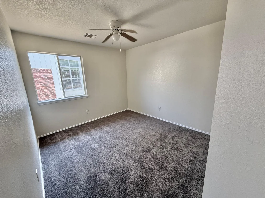 Photo of 809 Luke LN