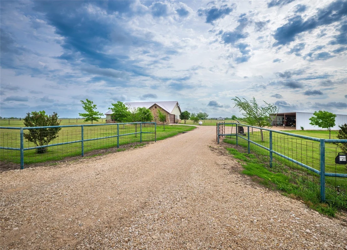 Photo of 851 & 877 County Road 455