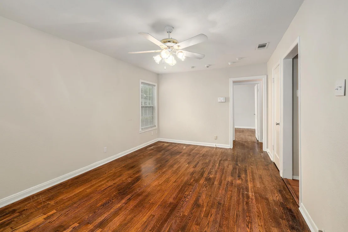 Photo of 4701 Leslie Ave