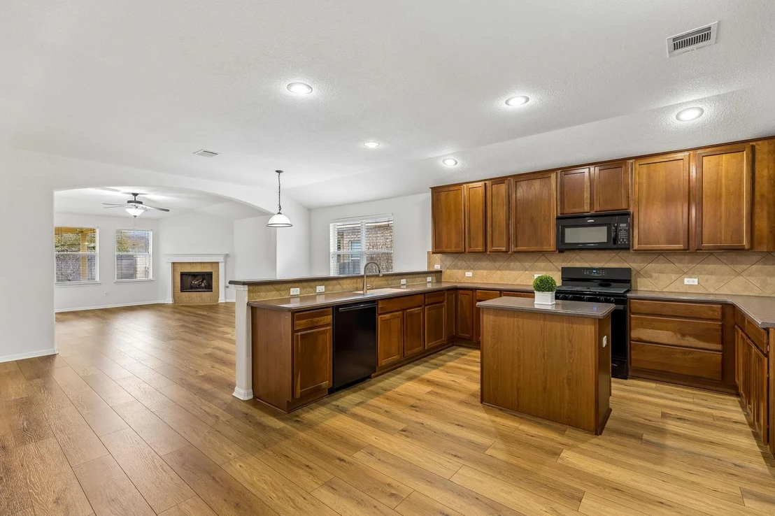 Photo of 921 Brighton PL