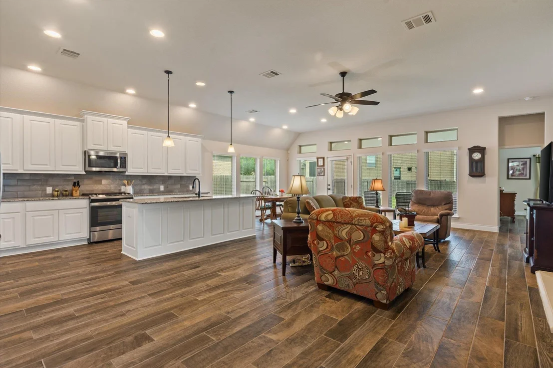 Photo of 813 Cedar Lake BLVD