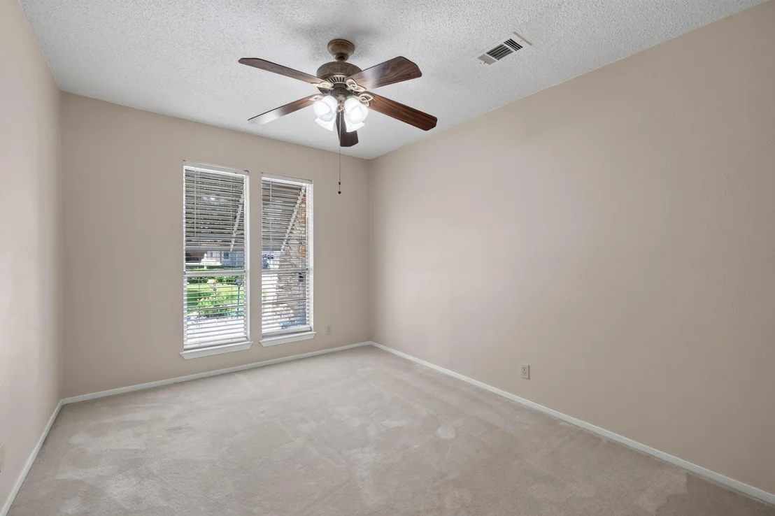 Photo of 600 E Central DR