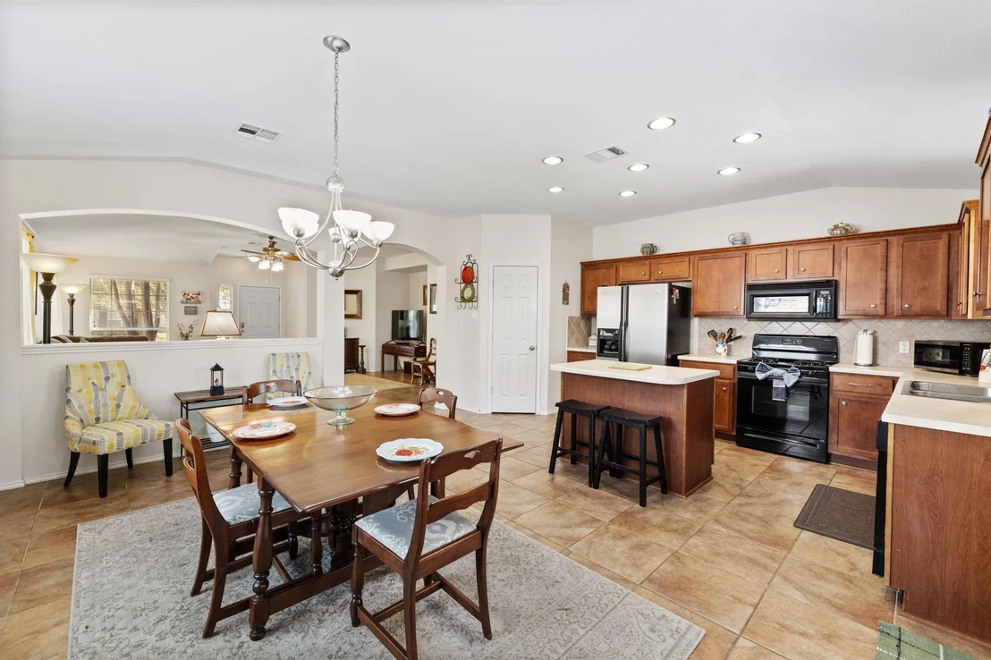Photo of 2137 Pearson WAY