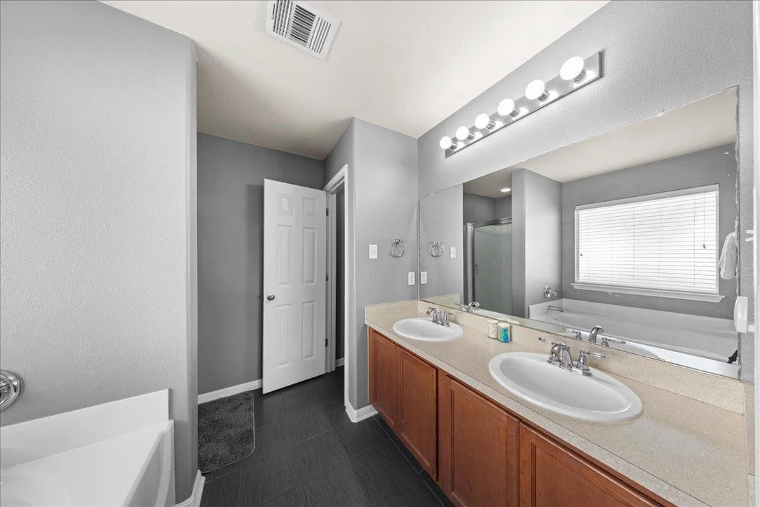 Photo of 747 Reliance DR
