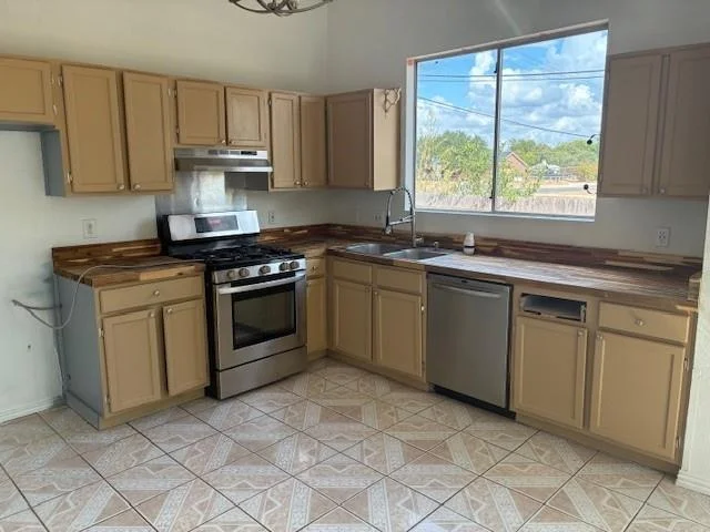 Photo of 16507 Edgemere DR