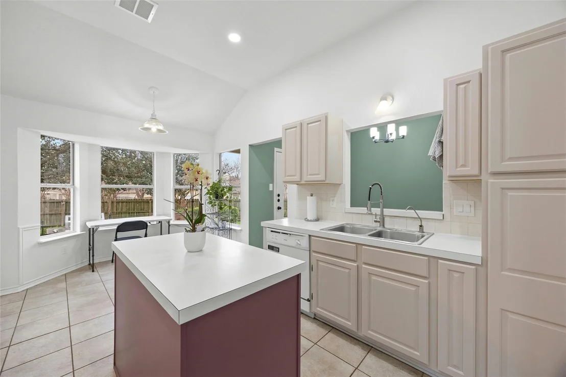 Photo of 610 Sabine CIR
