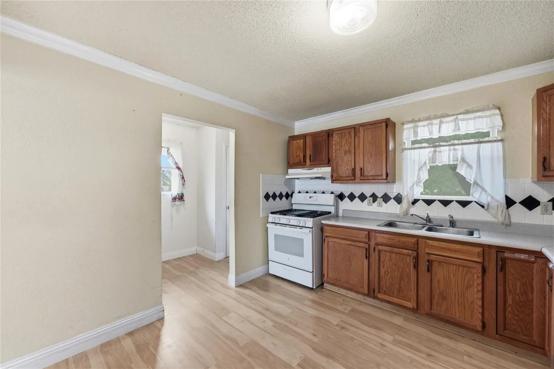 Photo of 207 W 17th ST