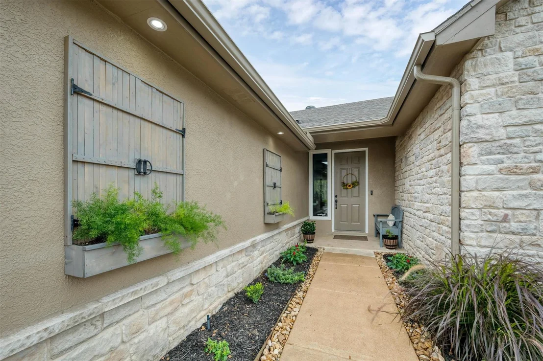 Photo of 104 Larkspur LN