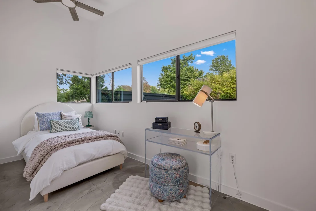 Photo of 10109 Devereux DR